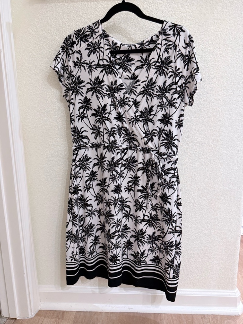 Black & White Palm Print Tie-Waist Dress
